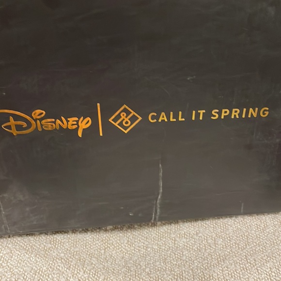 Call it spring Disney Lioness black ankle strap pumps - Picture 5 of 8